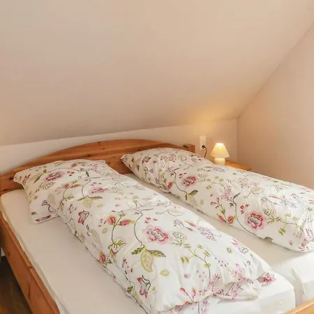 2 Bedroom Cozy In Lägenhet *