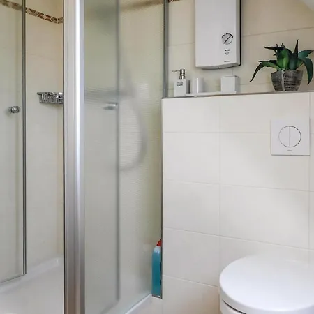 Apartment 2 Bedroom Cozy In